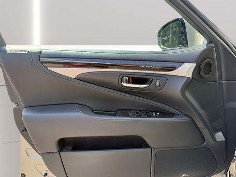 Used 2017 Lexus LS 460 RWD image 13