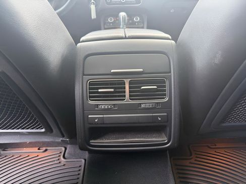Used 2014 Volkswagen Touareg Sport AWD/4WD image 12