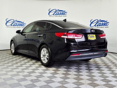 Used 2018 Kia Optima LX image 2