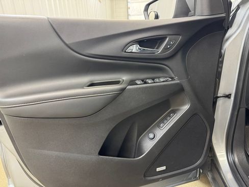 Used 2023 Chevrolet Equinox Premier AWD/4WD image 9