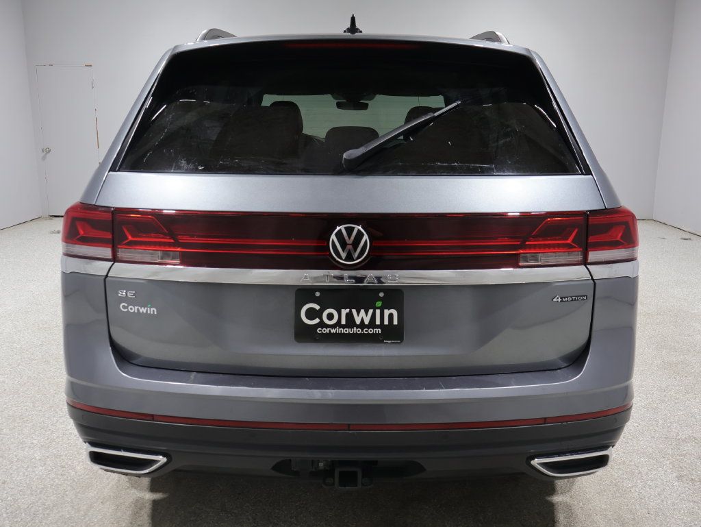 Used 2025 Volkswagen Atlas SE AWD/4WD image 3