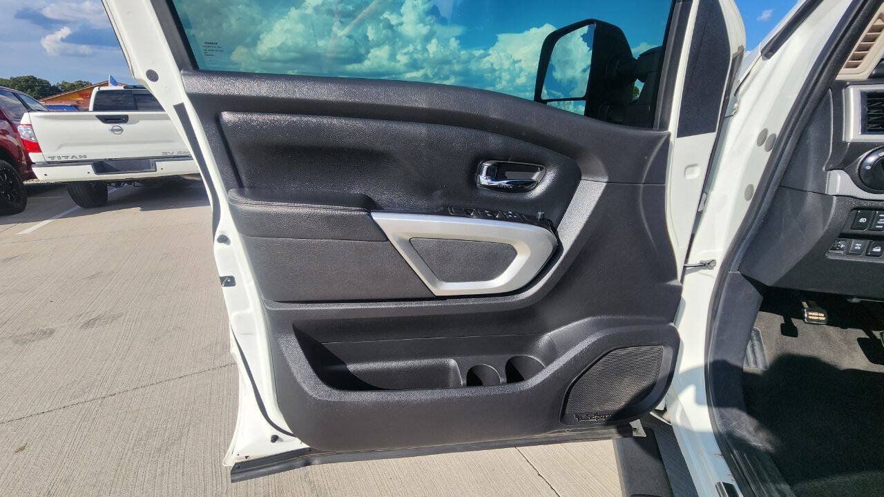 Used 2018 Nissan Titan PRO-4X AWD/4WD image 13