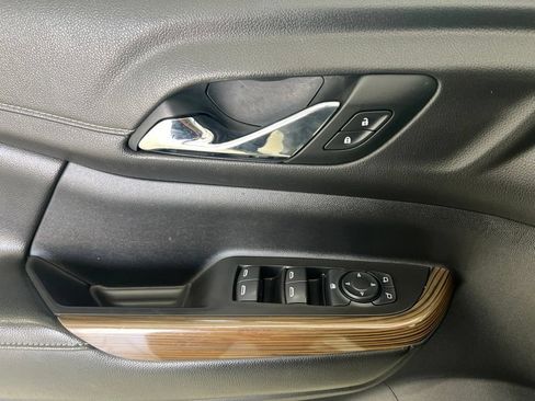 Used 2019 GMC Acadia SLE FWD image 21