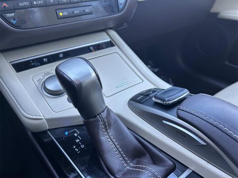 Used 2017 Lexus ES 350 w/ Navigation System Package image 30