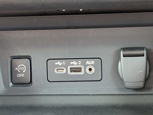 Used 2025 Nissan Sentra SV w/ SV Premium Package FWD image 23