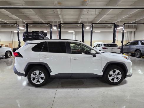 Used 2019 Toyota RAV4 XLE image 8