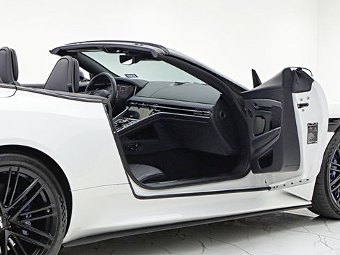 Used 2024 Aston Martin DB12 Convertible RWD image 13