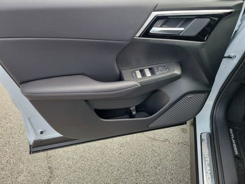 New 2026 Mitsubishi Outlander SE image 21