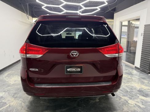 Used 2012 Toyota Sienna LE FWD image 8