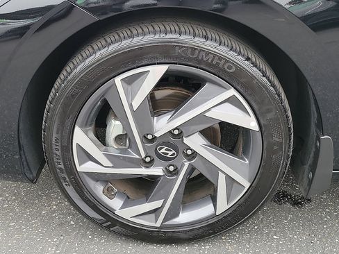 Certified 2025 Hyundai Elantra Sport image 20