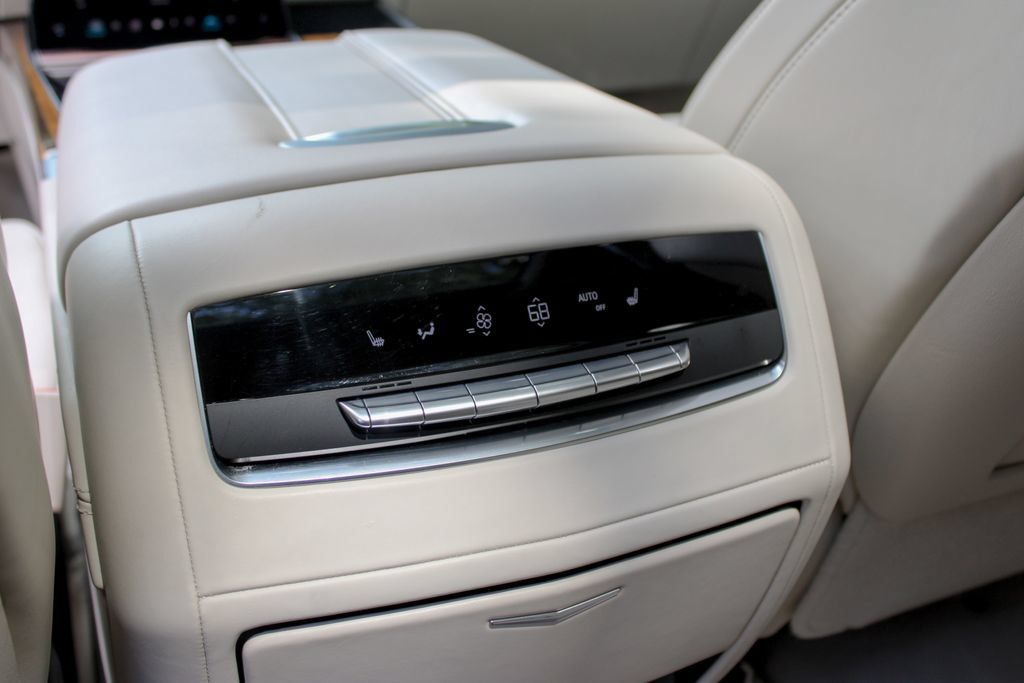 Used 2025 Cadillac Escalade ESV Sport Platinum AWD/4WD image 29