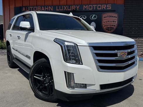 Used 2016 Cadillac Escalade Luxury AWD/4WD image 1