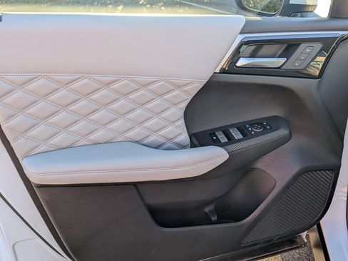 Used 2023 Mitsubishi Outlander SEL image 14