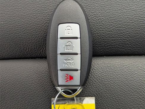 Used 2024 Nissan Rogue SL w/ SL Premium Package image 34