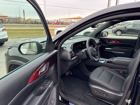 Used 2025 Chevrolet Traverse Z71 w/ Driver Confidence Package image 28