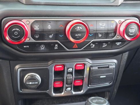 Used 2018 Jeep Wrangler Unlimited Sport image 25