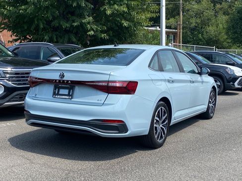 Certified 2025 Volkswagen Jetta SE w/ Sunroof Package FWD image 3