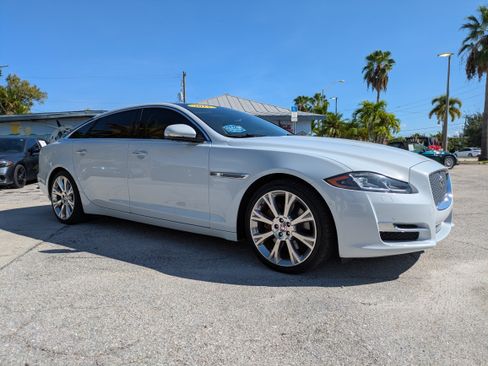 Used 2017 Jaguar XJ L Portfolio RWD image 6
