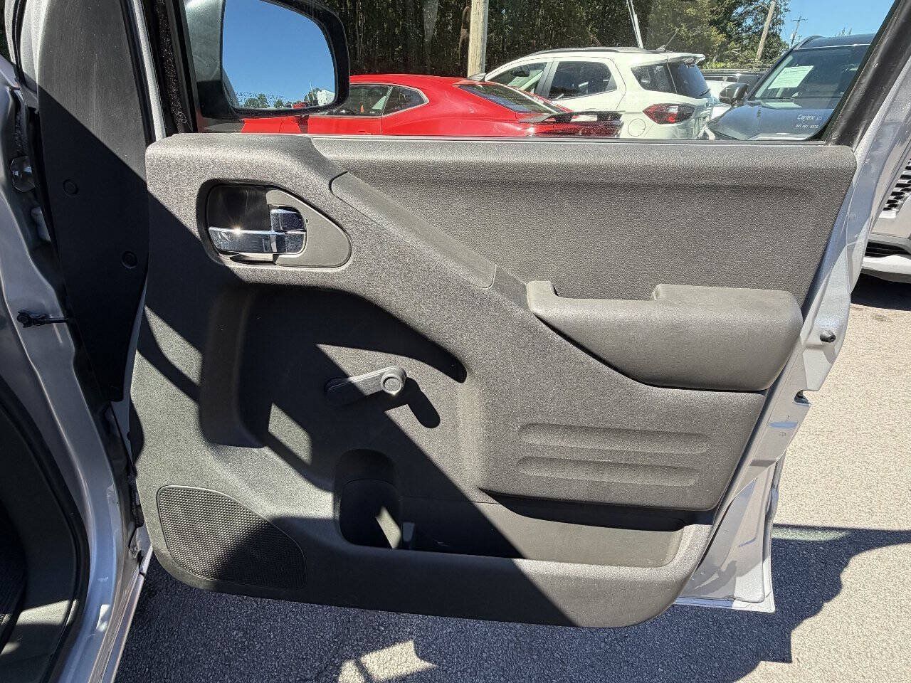 Used 2015 Nissan Frontier S RWD image 17