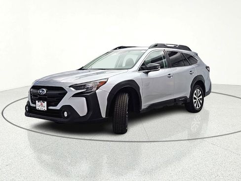 Used 2023 Subaru Outback Premium image 4