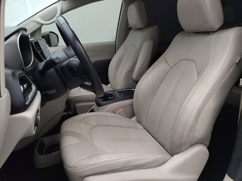 Used 2021 Chrysler Pacifica Touring-L FWD image 17