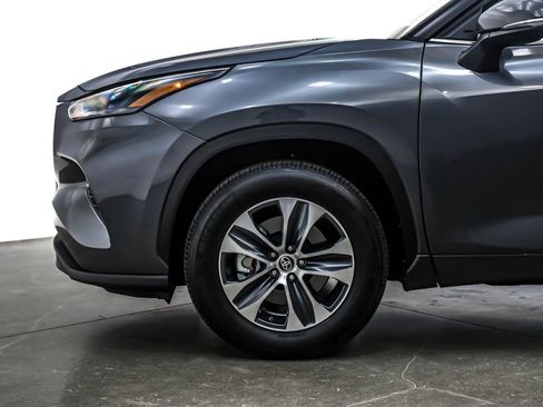 Used 2024 Toyota Highlander XLE image 10