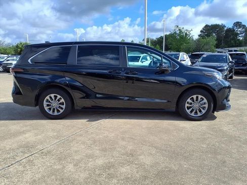 Used 2023 Toyota Sienna LE FWD image 6