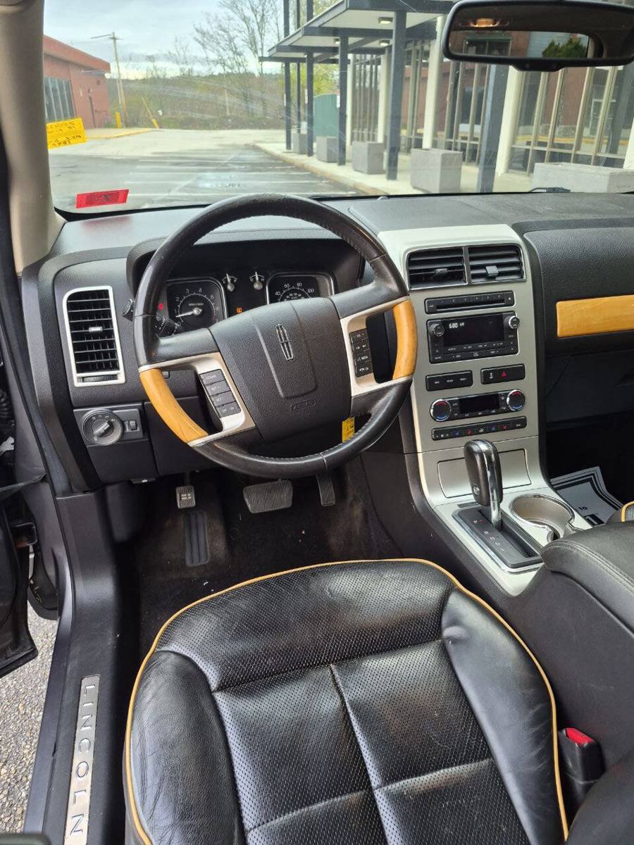 Used 2010 Lincoln MKX AWD image 37