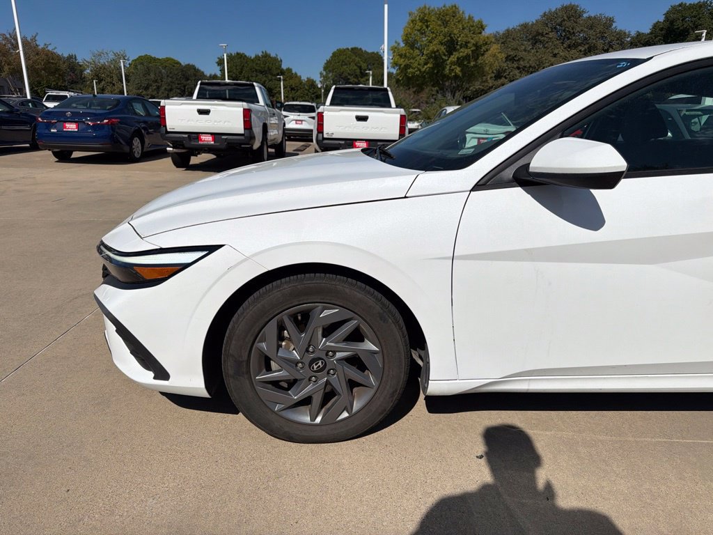 Used 2024 Hyundai Elantra SEL FWD image 2