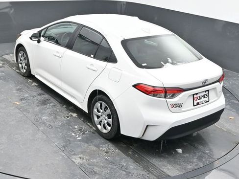 Used 2025 Toyota Corolla LE image 38