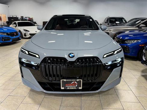 Used 2023 BMW 760i xDrive w/ Luxury Rear Seating Package image 10