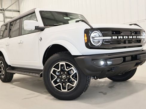 New 2025 Ford Bronco Outer Banks image 32