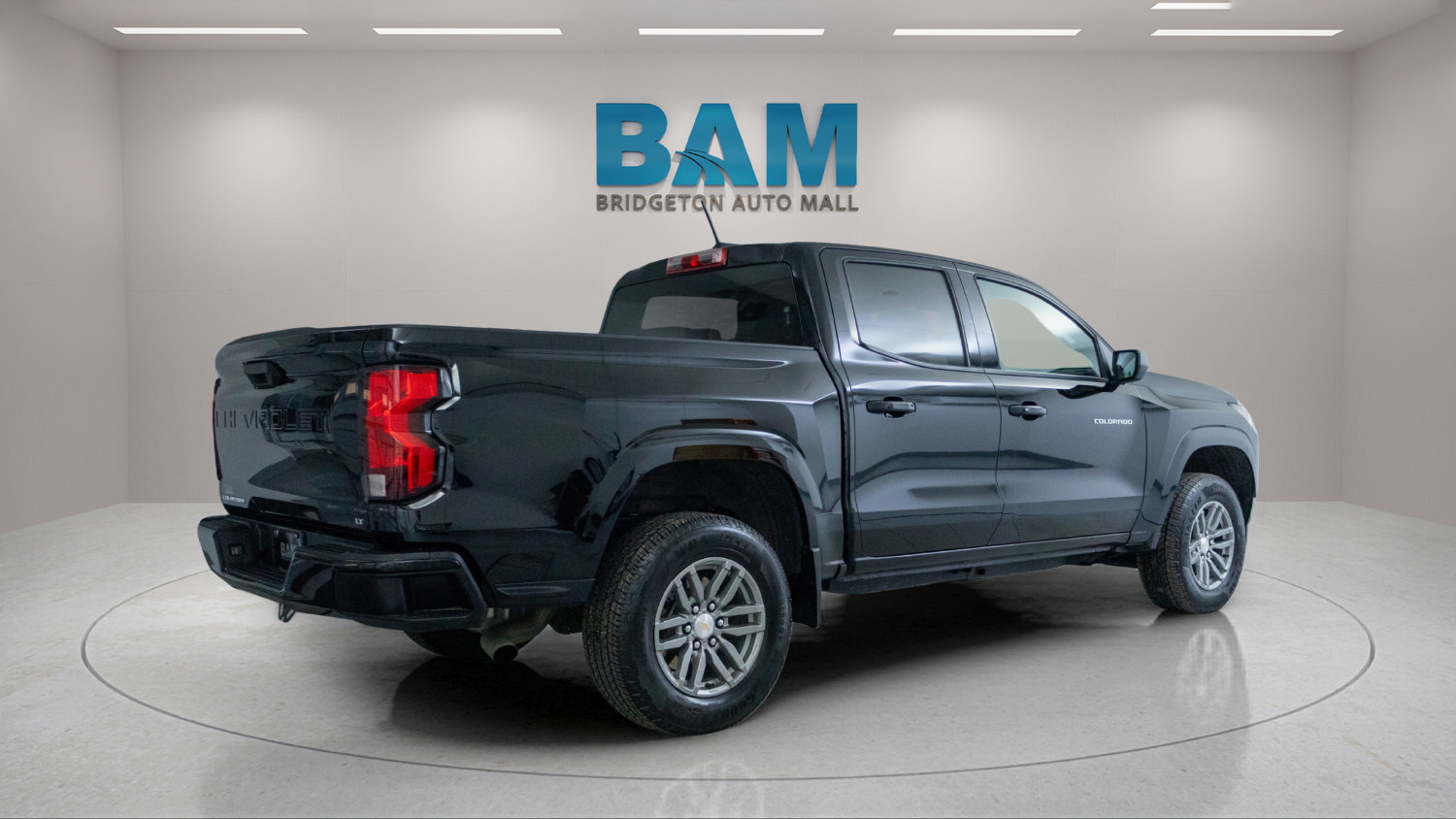 Used 2023 Chevrolet Colorado LT RWD image 7