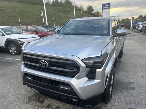 Used 2025 Toyota Tacoma SR5 AWD/4WD image 7