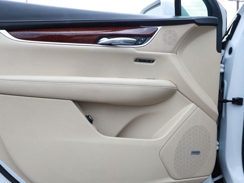Used 2017 Cadillac XT5 Premium Luxury FWD image 23