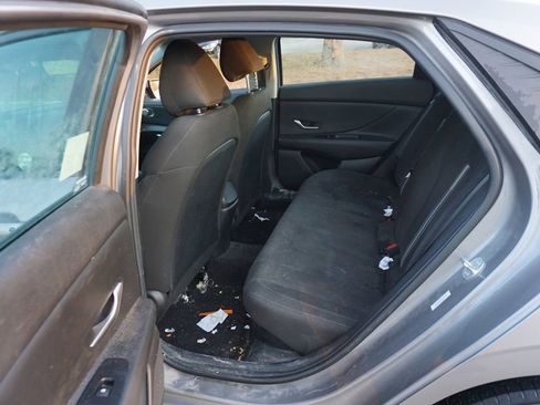 Used 2023 Hyundai Elantra Blue image 12