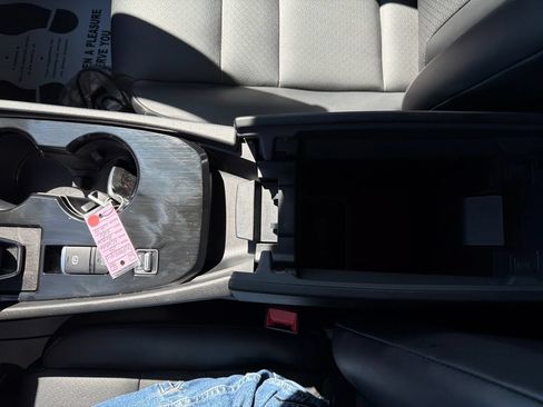 Used 2025 Nissan Rogue SV w/ SV Premium Package FWD image 46