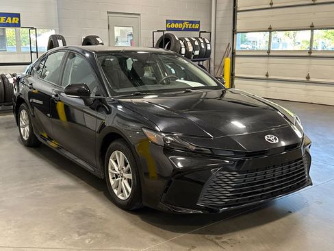 Used 2025 Toyota Camry LE FWD image 3