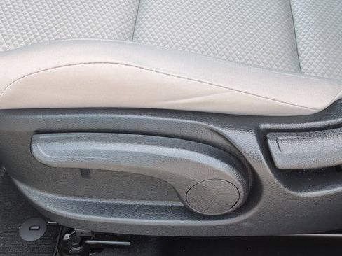 Used 2025 Kia Soul LX w/ LX Technology Package FWD image 14