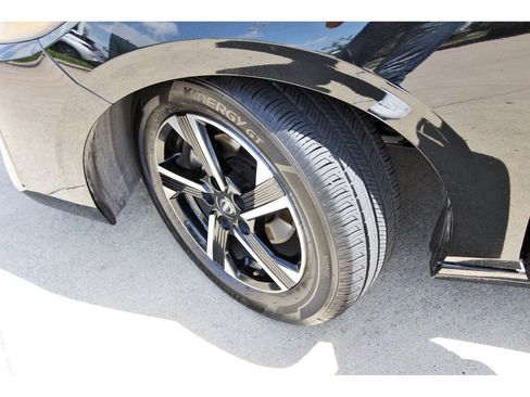 Used 2024 Nissan Sentra SV FWD image 10