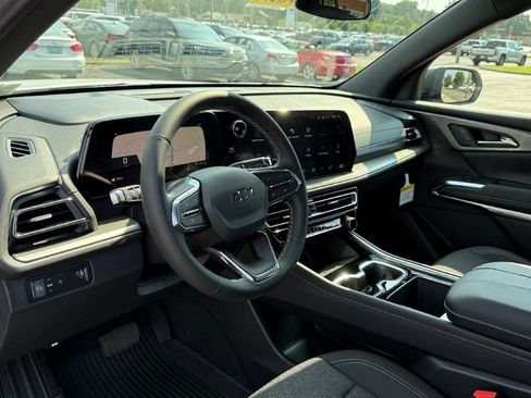 New 2026 Chevrolet Traverse LT w/ Midnight/Sport Edition FWD image 9