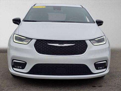 Used 2025 Chrysler Pacifica Select FWD image 8
