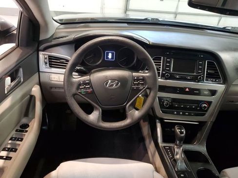 Used 2015 Hyundai Sonata SE w/ Option Group 09 FWD image 15