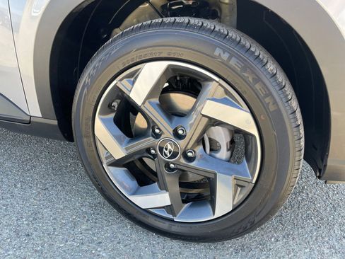 Used 2025 Hyundai Venue SEL image 31