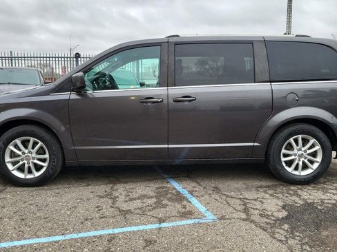 Used 2018 Dodge Grand Caravan SXT w/ Driver Convenience Group image 6