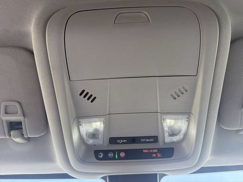 Used 2024 Chevrolet Equinox LT FWD image 33