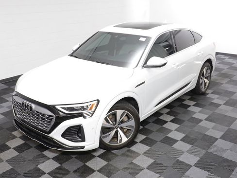 Used 2024 Audi Q8 e-tron Premium Plus w/ Premium Plus Package image 2