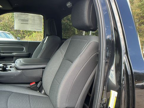 New 2025 RAM 5500 4x4 Regular Cab image 17