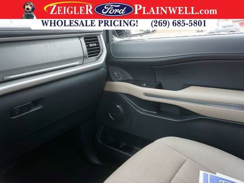 Used 2024 Ford Expedition XLT image 32