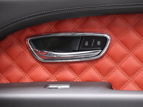Used 2022 Bentley Bentayga AWD/4WD image 83